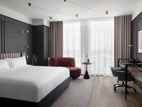 Hotel Room at Renaissance Milwaukee West