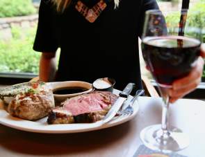 Best Steakhouses in Gatlinburg : Where to Eat After a Day in the Smokies