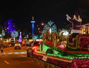 Gatlinburg's Guide to the Fantasy of Lights Christmas Parade