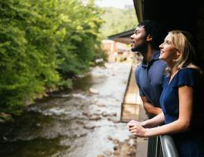 Best Gatlinburg Lodging on the River: Top Cabins & Hotels