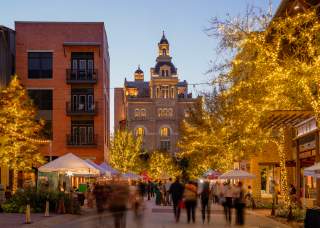 Holiday Night Market at Pearl