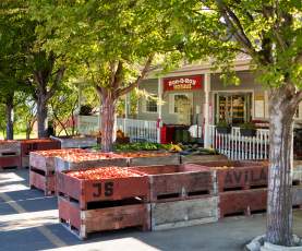 Don-O-Ray Farm Market storefront and produce display in Mission, Kelowna