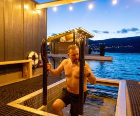 Lake_Cold_Plunge_at_Loyly_Floating_Sauna_1_