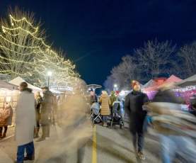 Downtown Kelowna Winter Market Light Up 2_