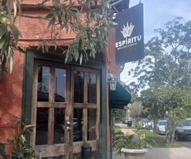 Espíritu Mid-City Exterior