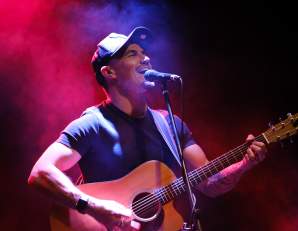 Entertainment by Nathan Lamont - Karijini Experience