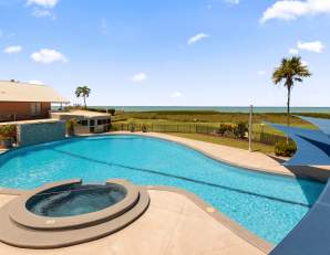 Moonlight Bay Suites