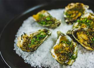 Ostiones Frescos dish