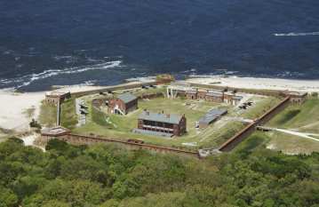 Fort Clinch State Park: Camping, glorious beach, history