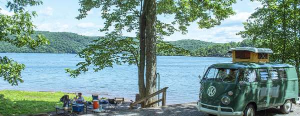 Vintage camper van in a campsite along the shore of Raystown Lake