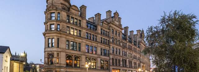 ROOMZZZ Manchester Victoria