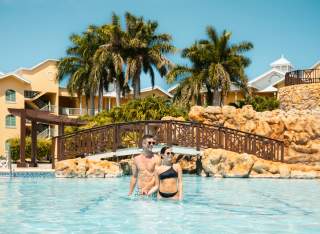 Jewel Paradise Cove - Couple in Pool