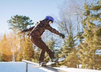 Top Health Benefits of Skiing and Snowboarding