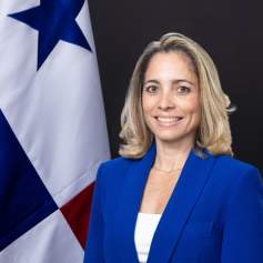 Gloria M de Leon