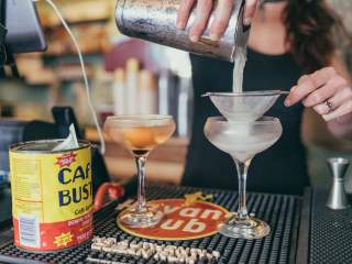 Making Daiquiris - El Libre