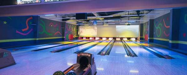 Zeppoz bowling lanes