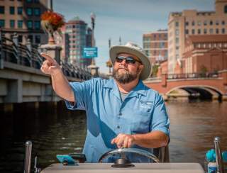 Narrated Boat Tours of Providence