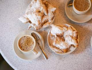 Cafe du Monde - Beignets and Coffee