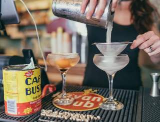 Making Daiquiris - El Libre