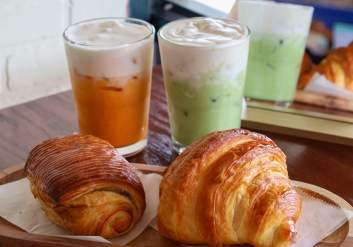 Matcha and croissants at Rang Coffee