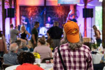 10 Ways to Give Back this Season