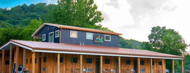 Exterior view of River Golf Lodge, Mount Union