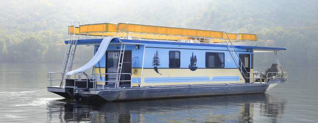 houseboat