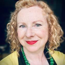 Lydia Monks Headshot