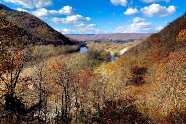 A Hiker’s Guide to Fall Foliage in the Raystown Lake Region