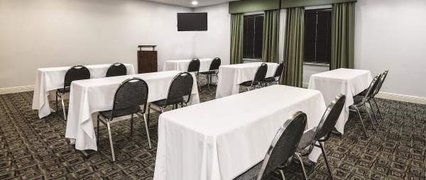 La Quinta Inn & Suites