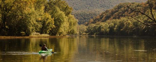 Potomac-River-Kayaking-in-Fall-Allegany-County-MD