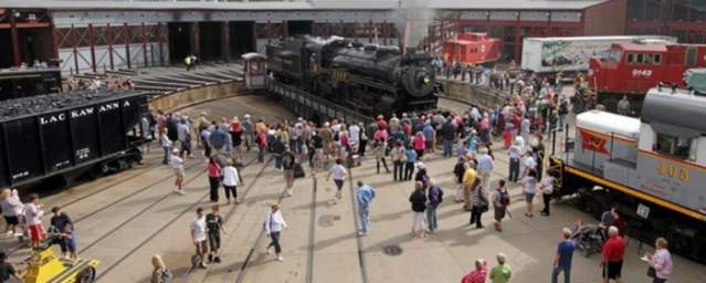 Trains in the Turnabout at Steamtown National Historic Site