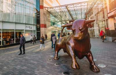 Birmingham Bull statue in front of the Bullring shopping centre