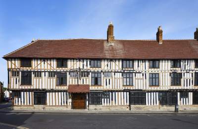 An exterior photo of Hotel Indigo Stratford upon Avon