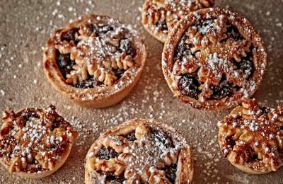 Six mince pies