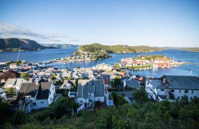 Farsund sett fra utsiktspunktet Varbak