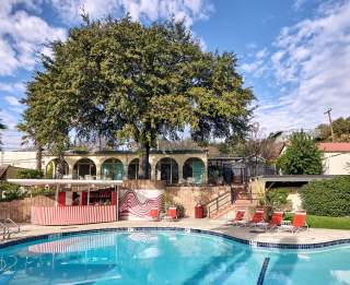 Hotel Swimming Pools in Austin with Day Passes