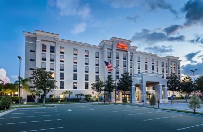 Hampton Inn & Suites Orlando I-Drive N Exterior
