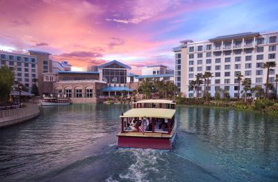 Hotel Exterior/Water Taxi