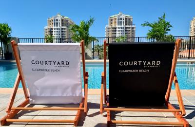 COURTYARD CLEARWATER BEACH_chaise