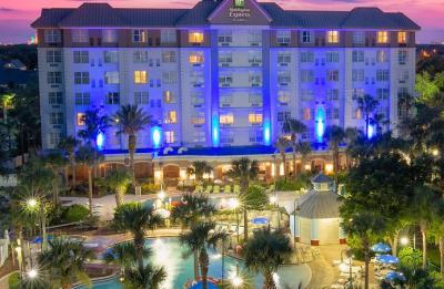 Holiday Inn Express at night