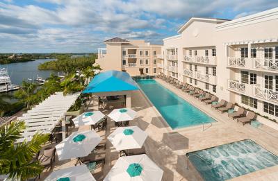 Pool overlooking the Intracoastal Waterway