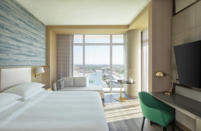 King Corner Room