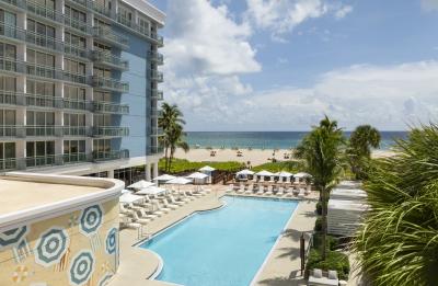 The Singer Oceanfront Resort pool & beach