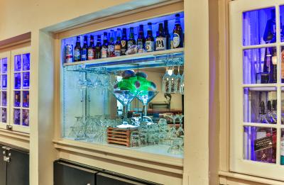 West 82 Bar