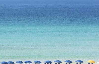 Come enjoy sunny days on the beach with us along the Gulf Coast!
