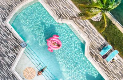 FUSION Resort Treasure Island_Pool Summer
