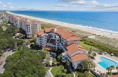 Destination Amelia offers many 1-, 2-, and 3-bedroom oceanfront vacation rentals on Amelia Island
