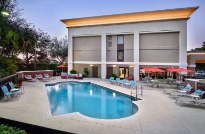 Refreshing pool at Hampton Inn Naples I75