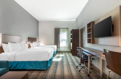 Queen Suite with kitchen